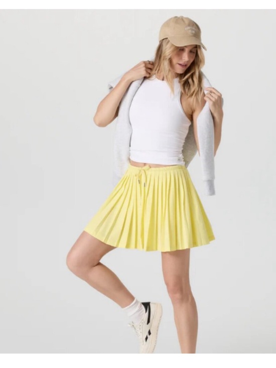 Vuori Dresses & Skirts - Vuori Yellow Pleated Skirt Skort Sz XS
